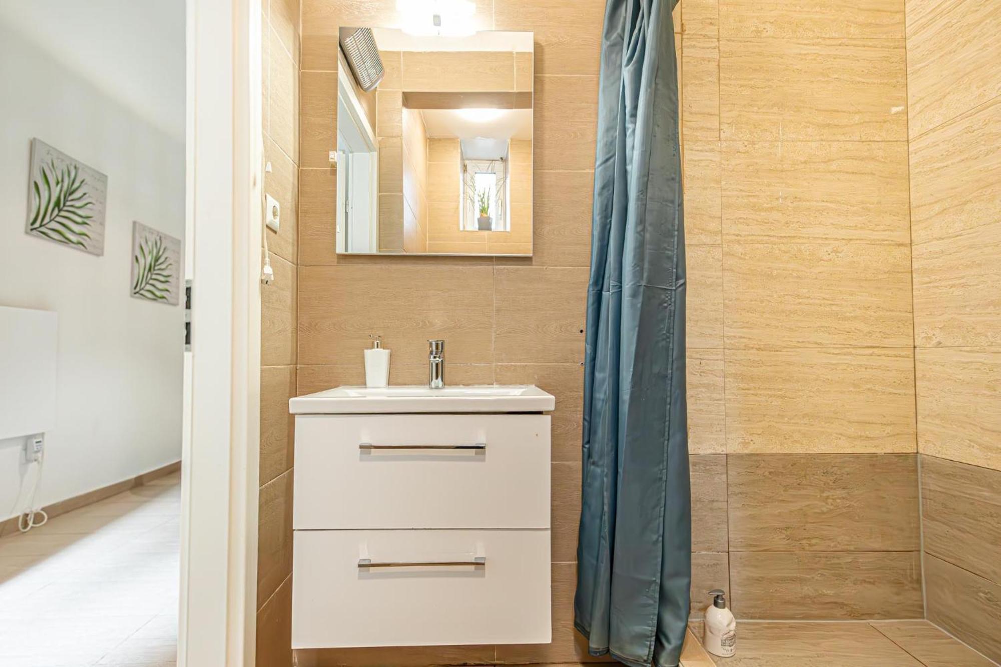 Apartment Simple W Full Kitchen Wiener Stadthalle Vienna